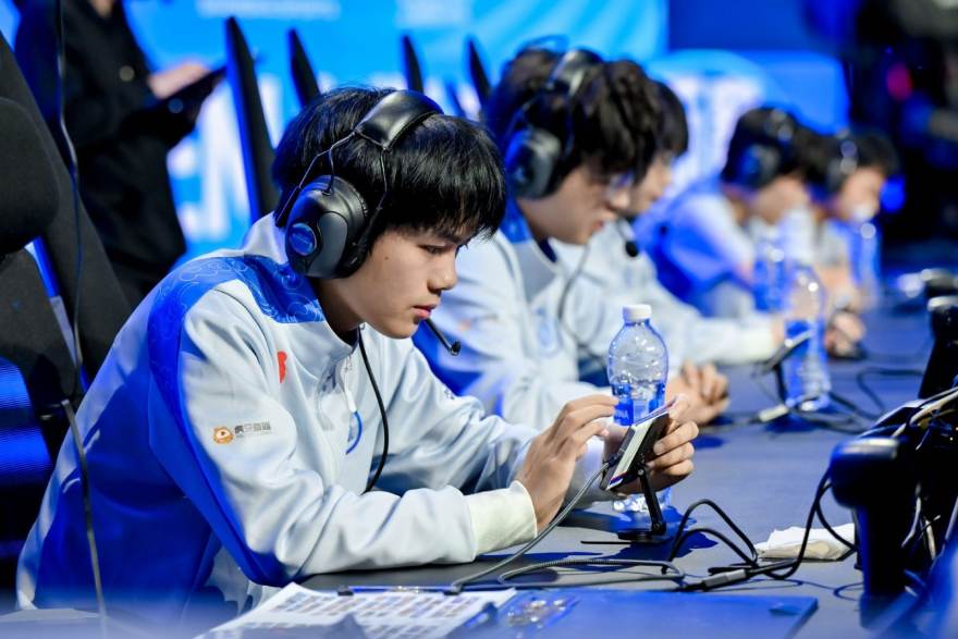 LoL Worlds 2026 移动客户端界面展示